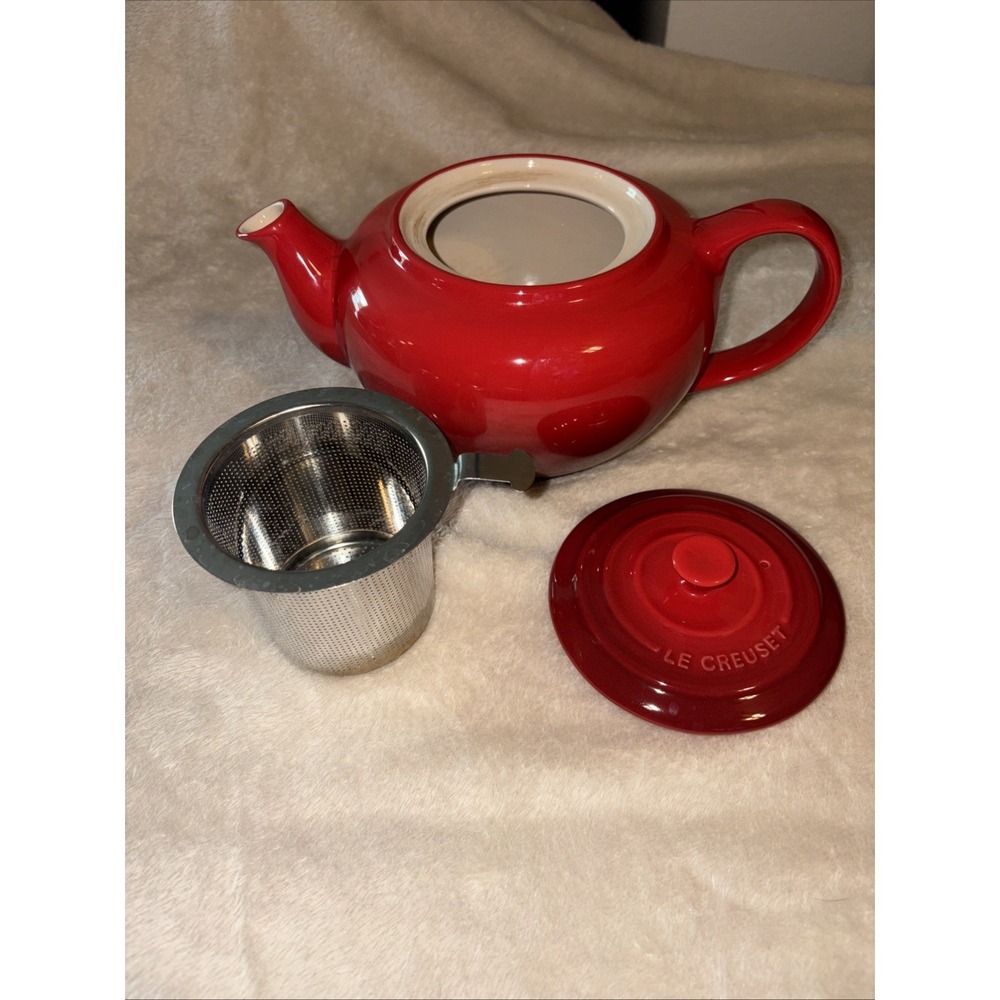 Le Creuset Large Teapot with Infuser 44 OZ (1.3L) Color: Cerise (Red) Ombré EUC - Picture 6 of 6